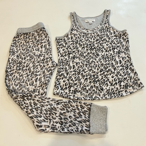 Karen Neuburger Other - Leopard Print Pajamas Set